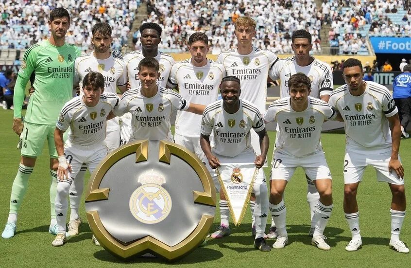 ريال مدريد يتغلب على باتشوكا المكسيكي ويستعيد توازنه بعد خسارته أمام الهلال السعودي ريال مدريد يتغلب على باتشوكا المكسيكي ويستعيد توازنه بعد خسارته أمام الهلال السعودي