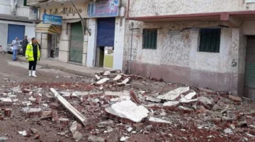 سقوط غير متوقع في سيدي بشر: مواطن يتعرض لإصابة جراء انهيار جزئي لمبنى قديم شرق الإسكندرية