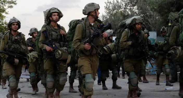 الاحتلال الإسرائيلي يحدد مواعيد تحركات الفلسطينيين نحو مراكز المساعدات وإغلاق مؤسسات غزة الاحتلال الإسرائيلي يحدد مواعيد تحركات الفلسطينيين نحو مراكز المساعدات وإغلاق مؤسسات غزة