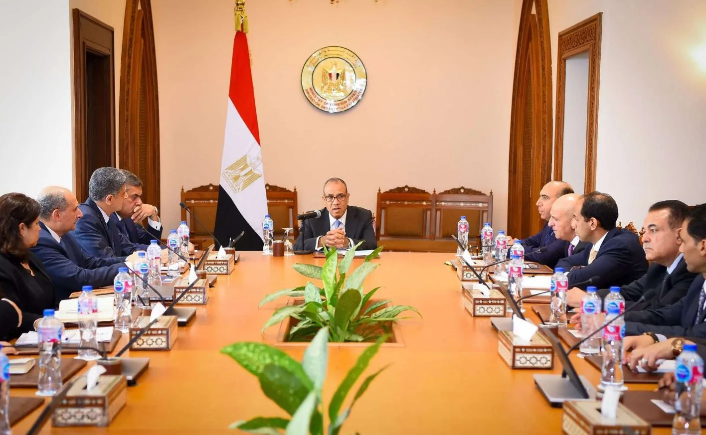 وزير الخارجية يلتقي برؤساء وأعضاء مركز القاهرة الدولي لتسوية النزاعات والحفاظ على السلام وبنائه وزير الخارجية يلتقي برؤساء وأعضاء مركز القاهرة الدولي لتسوية النزاعات والحفاظ على السلام وبنائه