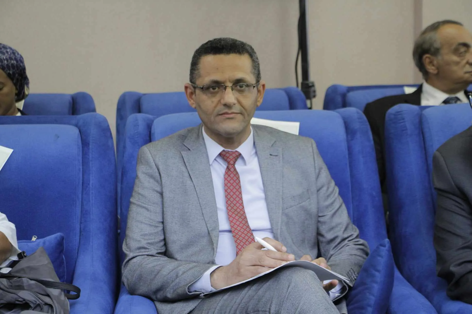 نقيب الصحفيين: مسألة المتعاقدين في الصحف القومية ستبقى واحدة من أبرز ملامح أزمة الصحافة. نقيب الصحفيين: مسألة المتعاقدين في الصحف القومية ستبقى واحدة من أبرز ملامح أزمة الصحافة.