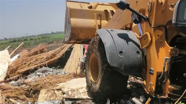 محافظ أسيوط: إلغاء 40 حالة اعتداء واستعادة 305 فدان في خمس قرى بمراكز مختلفة محافظ أسيوط: إلغاء 40 حالة اعتداء واستعادة 305 فدان في خمس قرى بمراكز مختلفة