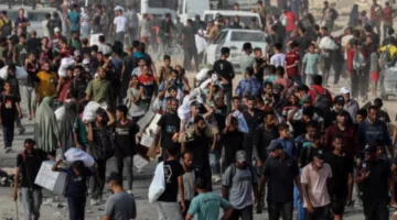 الجيش الإسرائيلي يعترف بإصابة فلسطينيين أثناء توزيع المساعدات في قطاع غزة.