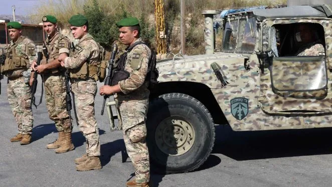 الجيش اللبناني يستنكر الهجمات الإسرائيلية وينبه من توقف التعاون مع لجنة مراقبة وقف إطلاق النار. الجيش اللبناني يستنكر الهجمات الإسرائيلية وينبه من توقف التعاون مع لجنة مراقبة وقف إطلاق النار.