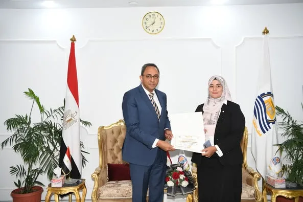 محافظ قنا يكرّم المتفوقين في البرامج التدريبية بمركز سقارة للتنمية المحلية محافظ قنا يكرّم المتفوقين في البرامج التدريبية بمركز سقارة للتنمية المحلية