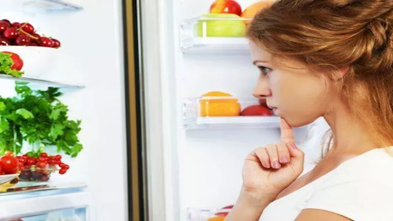4 عادات غذائية سيئة تؤثر سلباً على صحتك أثناء تناول الطعام.. انتبه لها! 4 عادات غذائية سيئة تؤثر سلباً على صحتك أثناء تناول الطعام.. انتبه لها!