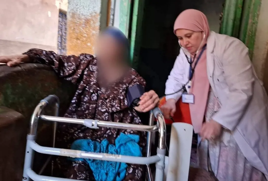 40 ألف زيارة منزلية خلال 28 أسبوعًا.. صحة الشرقية تستمر في دعم كبار السن وذوي الاحتياجات الخاصة. 40 ألف زيارة منزلية خلال 28 أسبوعًا.. صحة الشرقية تستمر في دعم كبار السن وذوي الاحتياجات الخاصة.