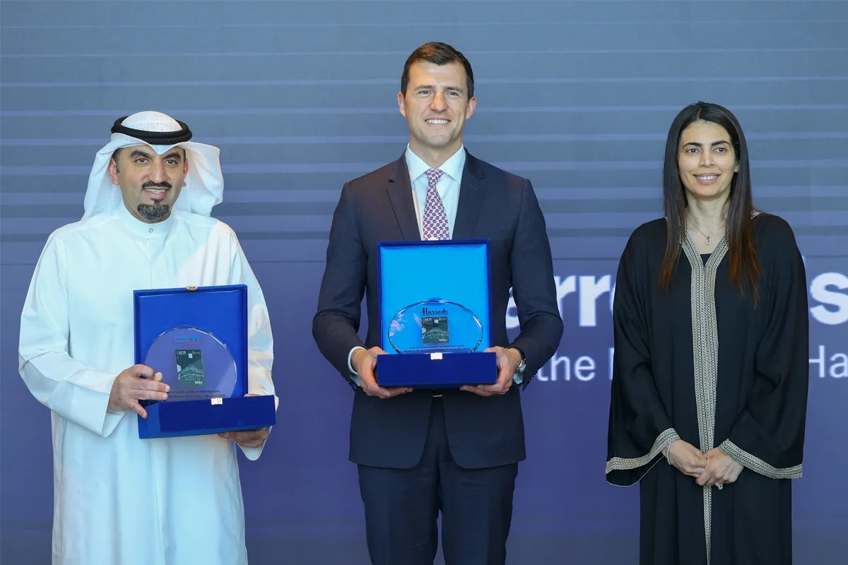 «الوطني» يقدم بطاقة Visa Infinite الائتمانية بالتعاون مع «هارودز» «الوطني» يقدم بطاقة Visa Infinite الائتمانية بالتعاون مع «هارودز»