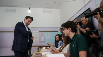 إخفاق الاستفتاء في إيطاليا حول قضايا التجنيس وحق العمل
