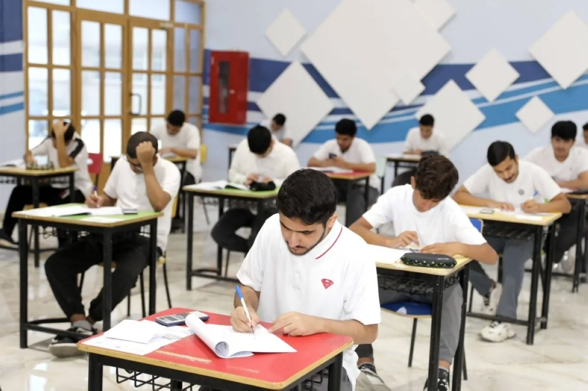 تراجع نسبة حرمان الطلاب في امتحانات الصف الثاني عشر بنسبة 37.8% في اليوم الأول. تراجع نسبة حرمان الطلاب في امتحانات الصف الثاني عشر بنسبة 37.8% في اليوم الأول.