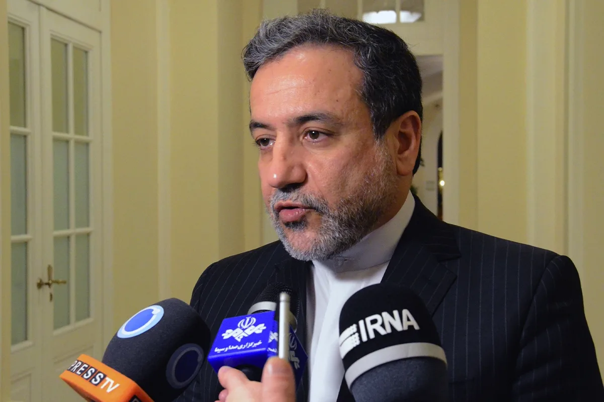وزير الخارجية الإيراني: نقل الصراع إلى منطقة الخليج يعد خطأ استراتيجياً فادحاً وزير الخارجية الإيراني: نقل الصراع إلى منطقة الخليج يعد خطأ استراتيجياً فادحاً