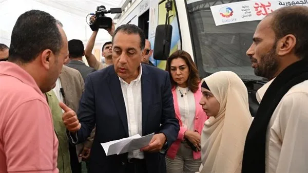 لقاء إنساني لرئيس الوزراء مع فتاة في البحيرة فقدت بصرها.. تابع التفاصيل لقاء إنساني لرئيس الوزراء مع فتاة في البحيرة فقدت بصرها.. تابع التفاصيل