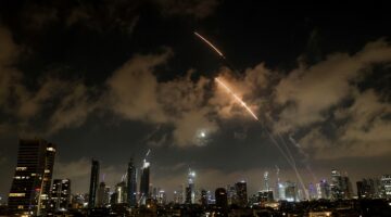 ضربات إسرائيلية تستهدف مواقع الصواريخ الإيرانية