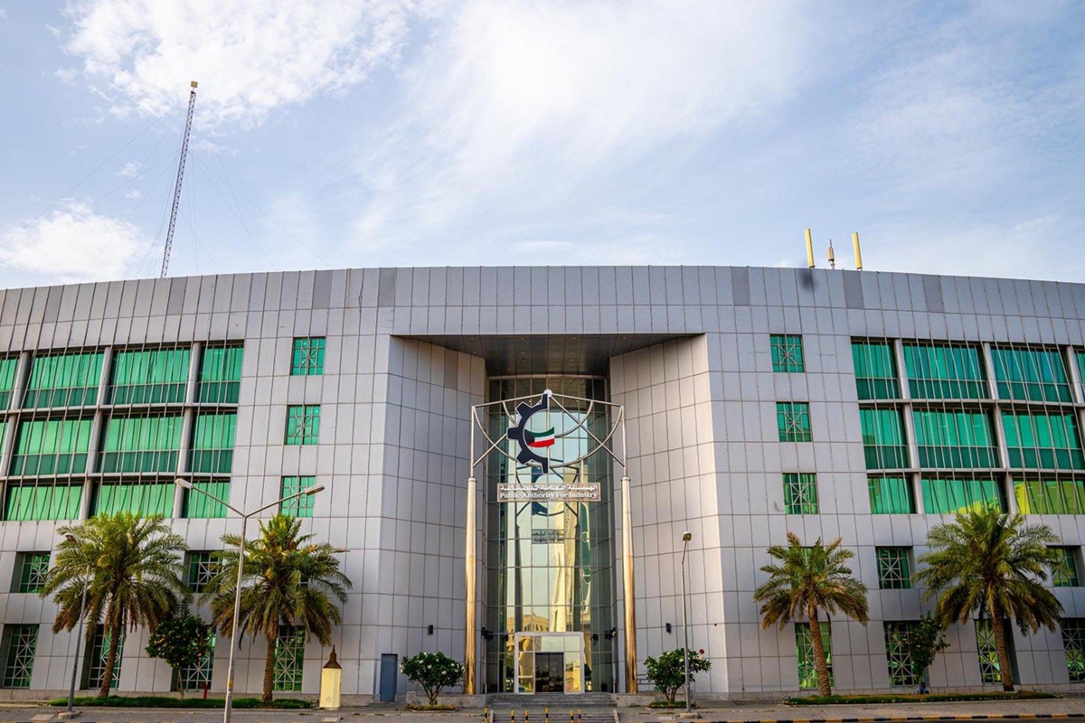 «الهيئة الصناعية» تشدد على ضرورة حماية المصانع الكبرى والمخزون الاستراتيجي في منطقة الشعيبة. «الهيئة الصناعية» تشدد على ضرورة حماية المصانع الكبرى والمخزون الاستراتيجي في منطقة الشعيبة.