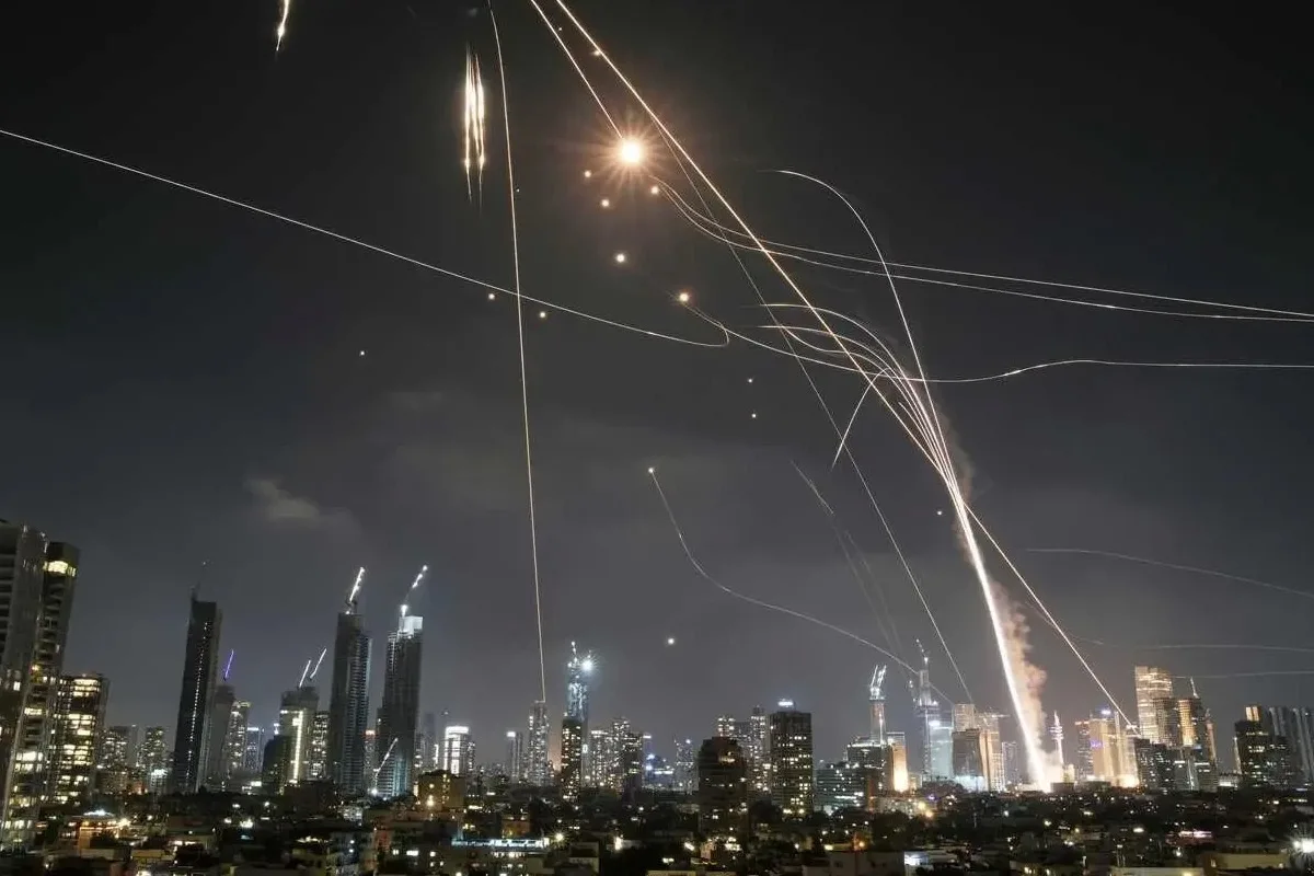 إشارة إلى احتمال مشاركة حزب الله في القتال بأسلحته الثقيلة إشارة إلى احتمال مشاركة حزب الله في القتال بأسلحته الثقيلة