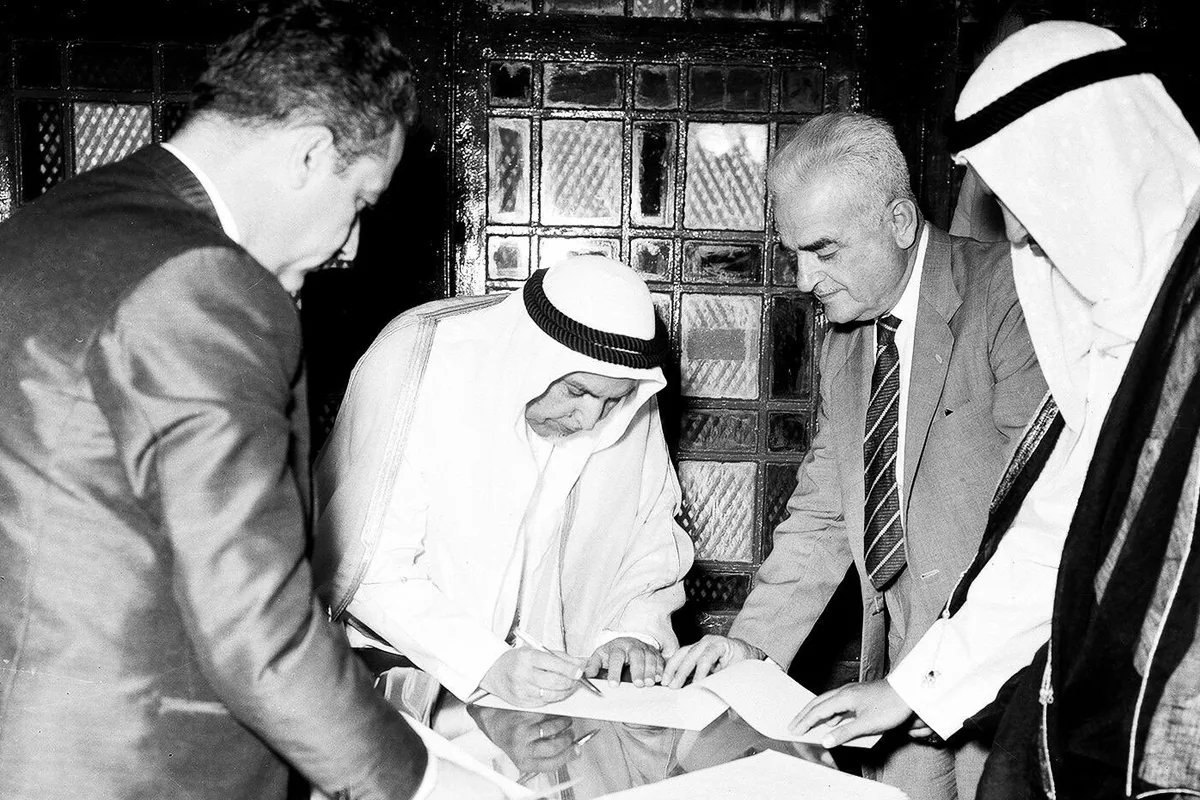 الكويت تُحيي الذكرى الرابعة والستين للاستقلال واستعادة السيادة الحديثة للدولة الكويت تُحيي الذكرى الرابعة والستين للاستقلال واستعادة السيادة الحديثة للدولة