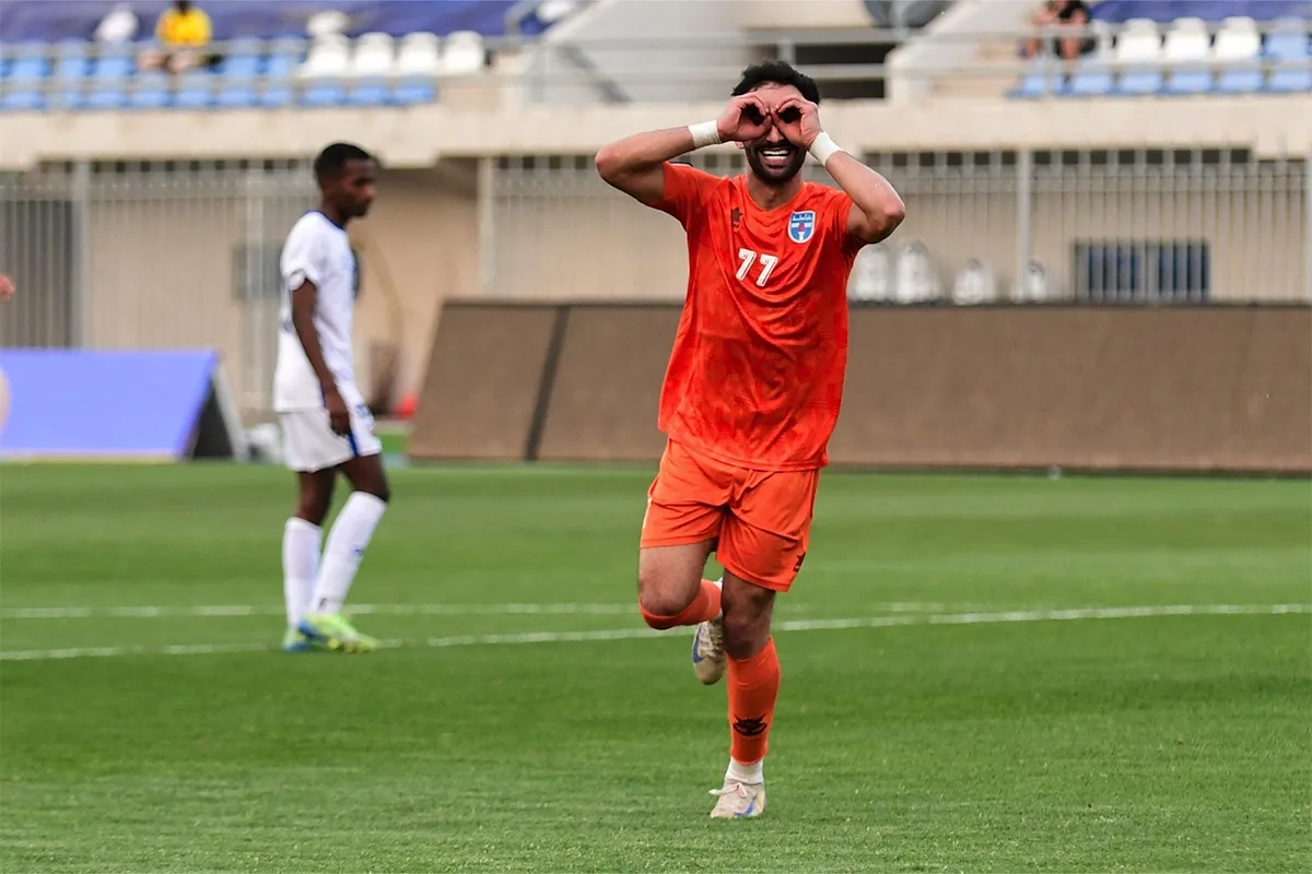«الكويت» و«كاظمة» يجددان العقود مع رضا والشمري «الكويت» و«كاظمة» يجددان العقود مع رضا والشمري