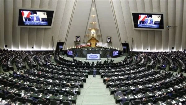 البرلمان الإيراني: اعتماد تشريع يضاعف العقوبات على المتعاونين مع الدول الأجنبية المعادية