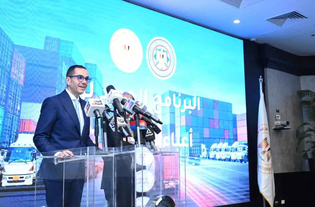 وزير الاستثمار: الشركات المُصَدِّرة تخفّض جزءاً من إيراداتها بالعملات الأجنبية لصالح البنك المركزي وزير الاستثمار: الشركات المُصَدِّرة تخفّض جزءاً من إيراداتها بالعملات الأجنبية لصالح البنك المركزي