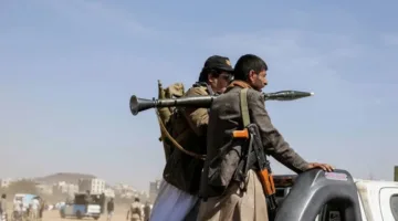 الحكومة اليمنية تنبه من جهود إيران لإنشاء صناعاتها العسكرية في مناطق الحوثيين.