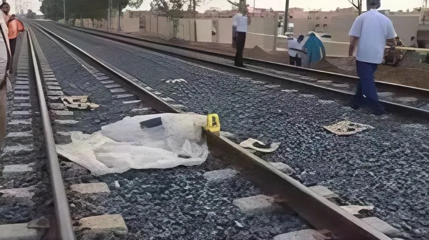 وفاة شخص نتيجة اصطدامه بقطار في مزلقان وابور المياه وسط الإسكندرية وفاة شخص نتيجة اصطدامه بقطار في مزلقان وابور المياه وسط الإسكندرية