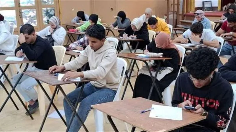 تسجيل 12 حالة غش في امتحانات الصف الإعدادي في أسوان وإحالة رؤساء اللجان للتحقيق. تسجيل 12 حالة غش في امتحانات الصف الإعدادي في أسوان وإحالة رؤساء اللجان للتحقيق.