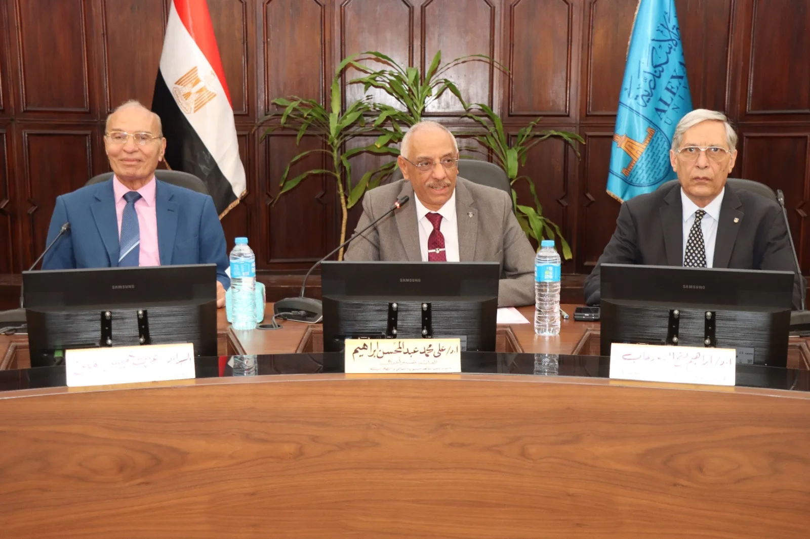 إنقاذ شابين من الغرق في شاطئ بور فؤاد ببورسعيد، حالة أحدهما حرجة. إنقاذ شابين من الغرق في شاطئ بور فؤاد ببورسعيد، حالة أحدهما حرجة.