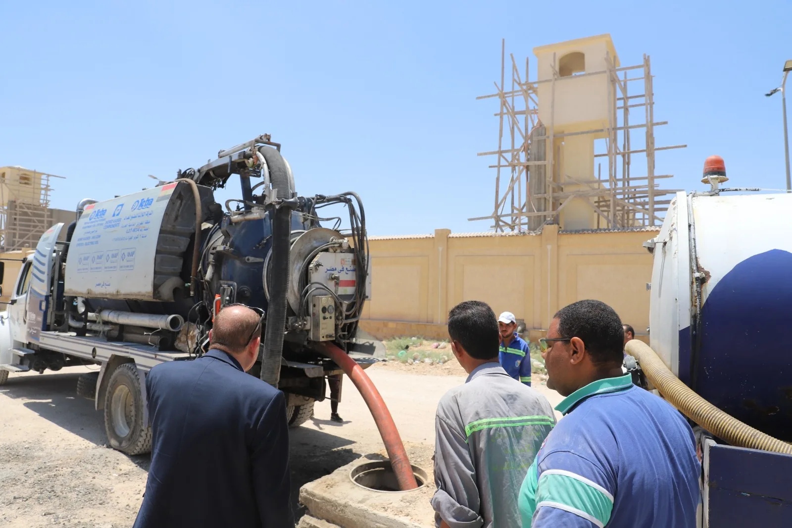 رئيس إدارة الصرف الصحي في الإسكندرية يقوم بزيارة محطة معالجة المجزر الآلي لتعزيز الدعم الفني والبيئي.