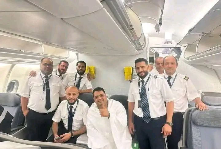 قد تكون صورة ‏‏‏٦‏ أشخاص‏ و‏طائرة‏‏