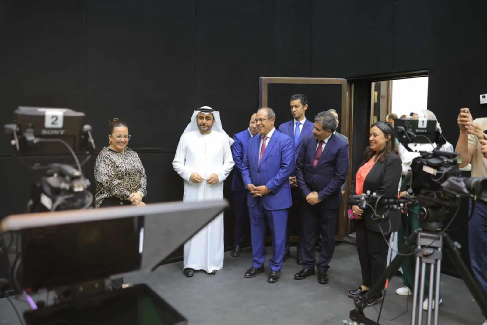 رئيس الجامعة البريطانية يستقبل رئيس جامعة حمدان بن محمد الذكية. رئيس الجامعة البريطانية يستقبل رئيس جامعة حمدان بن محمد الذكية.
