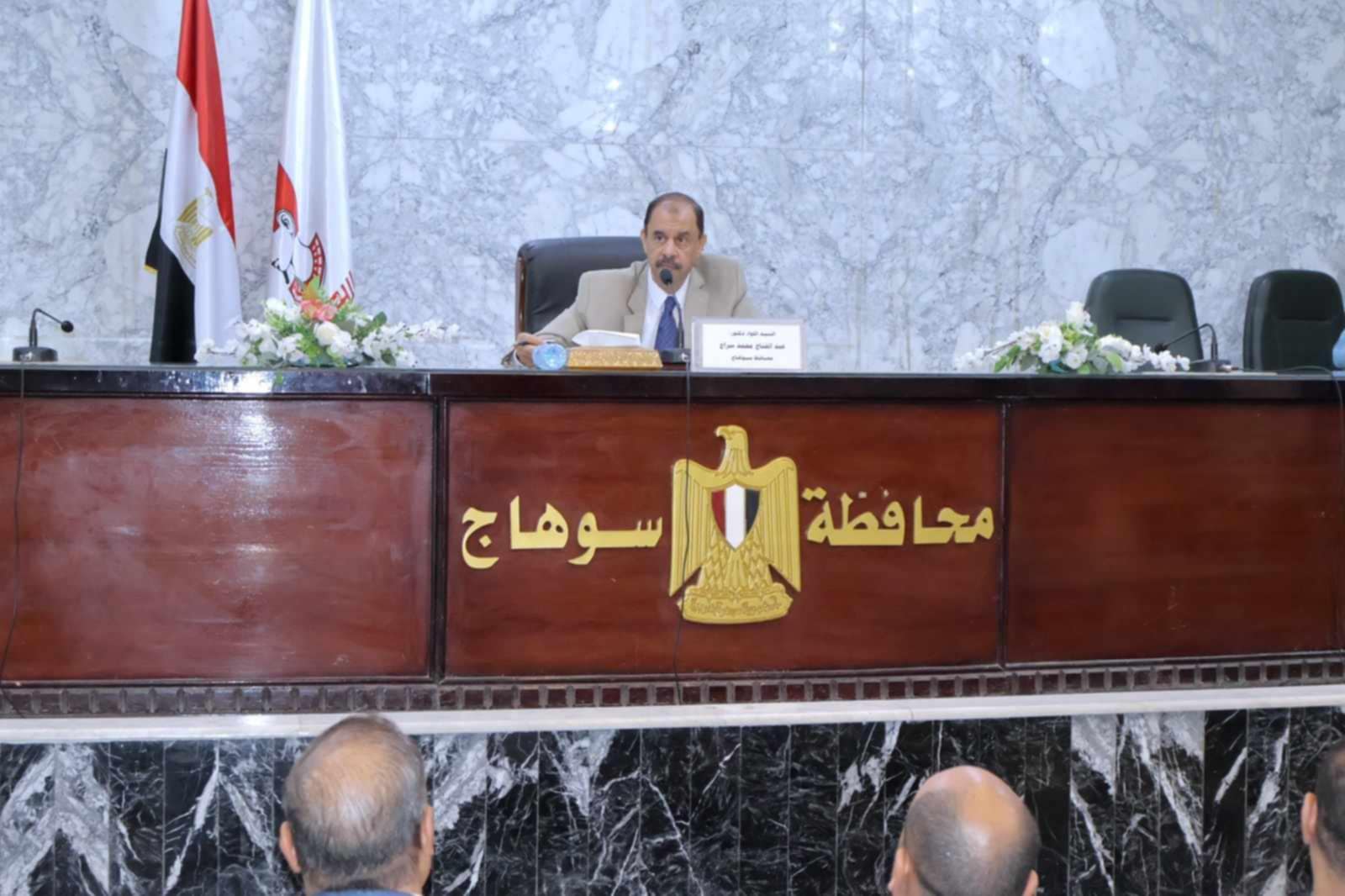 محافظ سوهاج يجتمع بالمستثمرين لدراسة إزالة جميع العقبات وتقديم الدعم الكامل لقطاع الاستثمار محافظ سوهاج يجتمع بالمستثمرين لدراسة إزالة جميع العقبات وتقديم الدعم الكامل لقطاع الاستثمار