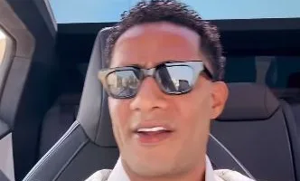 بسخرية.. محمد رمضان يُعلن عن تأجيل حفله في كاليفورنيا بسبب الأوضاع الأمنية في الولاية.