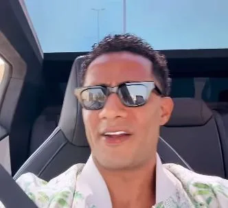بسخرية.. محمد رمضان يُعلن عن تأجيل حفله في كاليفورنيا بسبب الأوضاع الأمنية في الولاية.