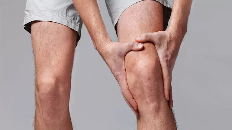 5 علامات تشير إلى خطر خشونة الركبة يجب أن تنتبه لها 5 علامات تشير إلى خطر خشونة الركبة يجب أن تنتبه لها