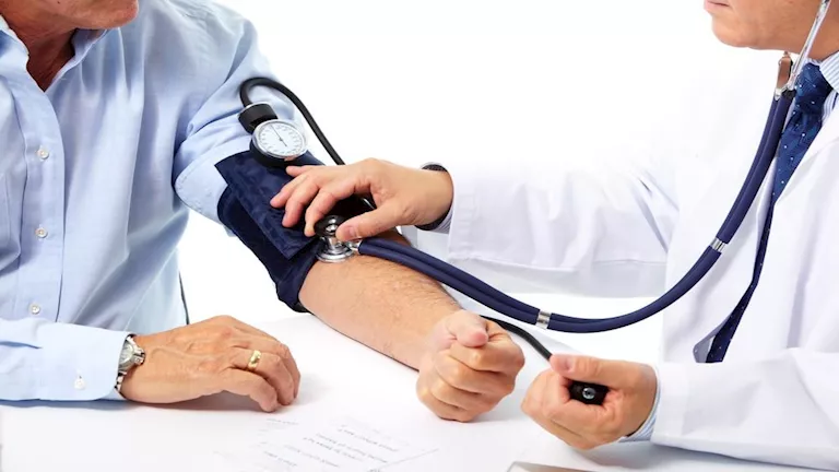 5 مشروبات قد تؤدي إلى انخفاض ضغط الدم.. تجنبها! 5 مشروبات قد تؤدي إلى انخفاض ضغط الدم.. تجنبها!