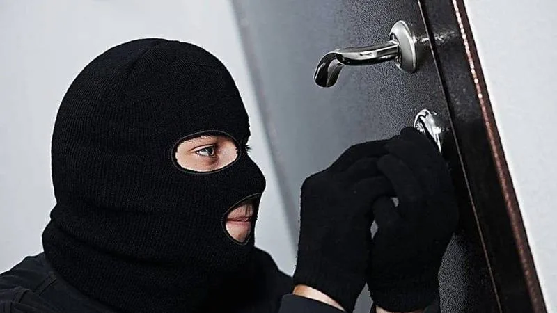 موظفون يعبثون بأموال الزبائن في أحد المصارف – التفاصيل كاملة موظفون يعبثون بأموال الزبائن في أحد المصارف – التفاصيل كاملة