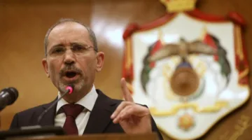 وزير الخارجية ونظيره العُماني يسلطان الضوء على المخاطر الناجمة عن تفاقم التوترات في المنطقة.