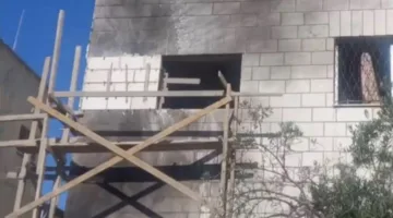 الجيش يقوم بإصلاح منزل تضرر نتيجة سقوط قذيفة نارية في إربد