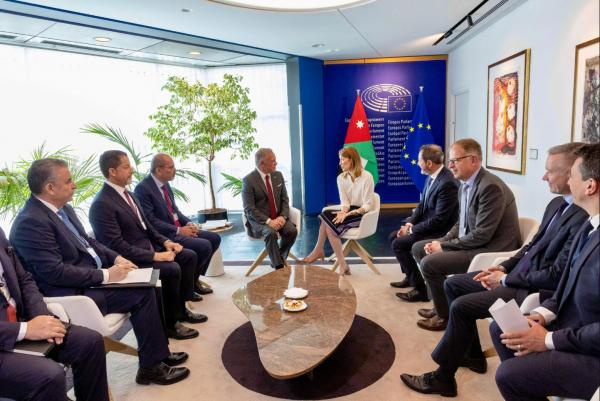 الملك يبرز أهمية التحرك السريع لتهدئة الأوضاع في الشرق الأوسط الملك يبرز أهمية التحرك السريع لتهدئة الأوضاع في الشرق الأوسط