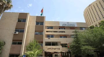 وزارة السياحة تفعيل قناة تواصل مع السياح المتضررين من الأحداث الإقليمية