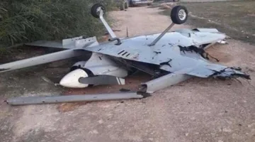 أضرار في السيارة نتيجة سقوط طائرة مسيرة في أبو نصير