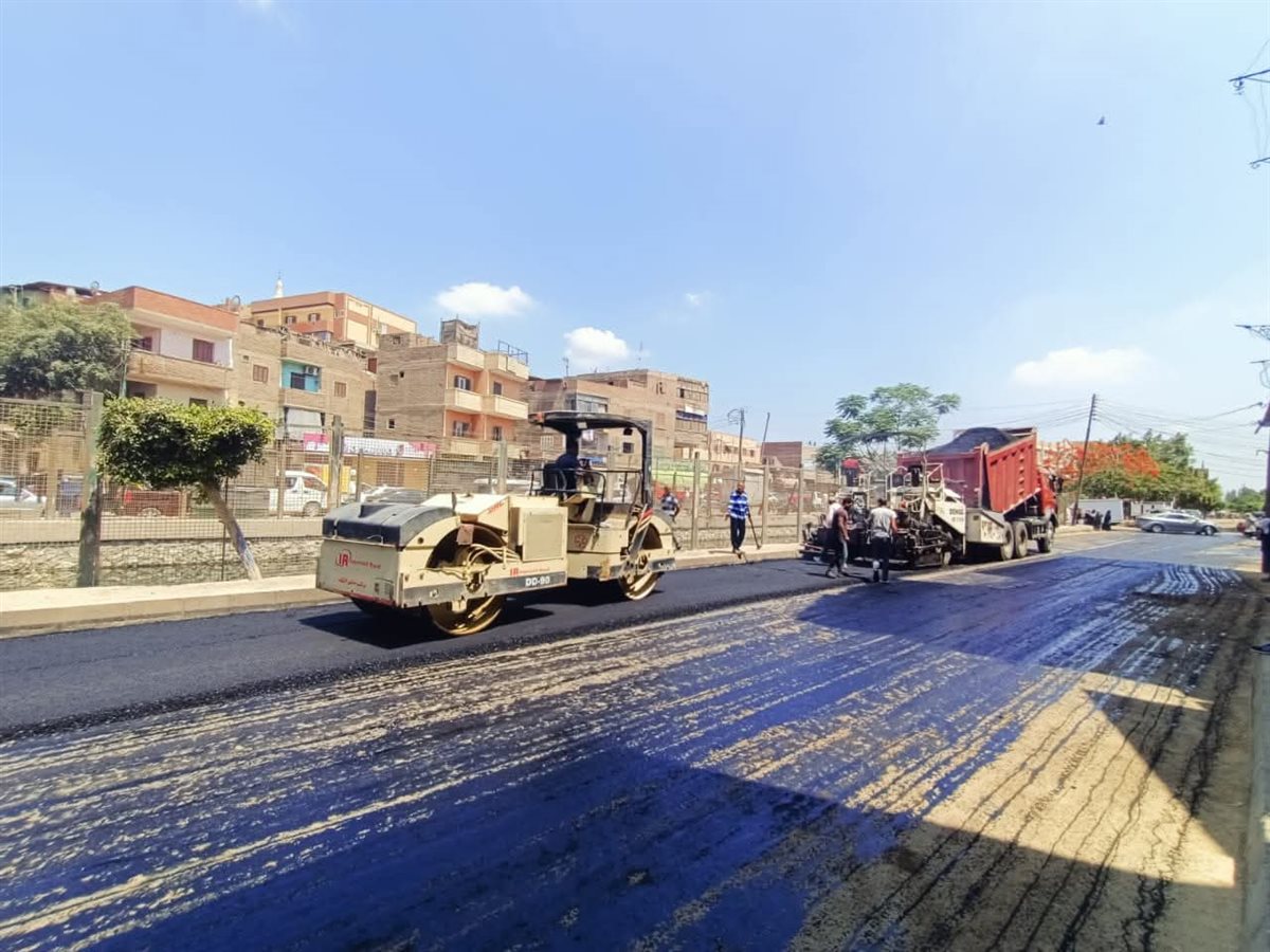 محافظ الغربية يراقب تقدم أعمال تعبيد وتحسين شارع السنترال في السنطة محافظ الغربية يراقب تقدم أعمال تعبيد وتحسين شارع السنترال في السنطة
