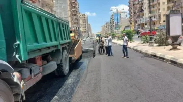 رئيس كفر الدوار يشرف على عمليات رصف مدخل المدينة
