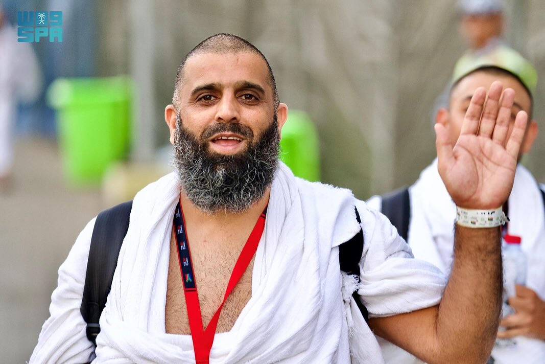 قد تكون صورة شخصين، ولحية وتحتوي على النص 'SPA'