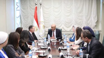 وزير التعليم يناقش مع مدير برنامج الأغذية العالمي في مصر تنفيذ أفضل الأساليب العالمية في التغذية المدرسية.
