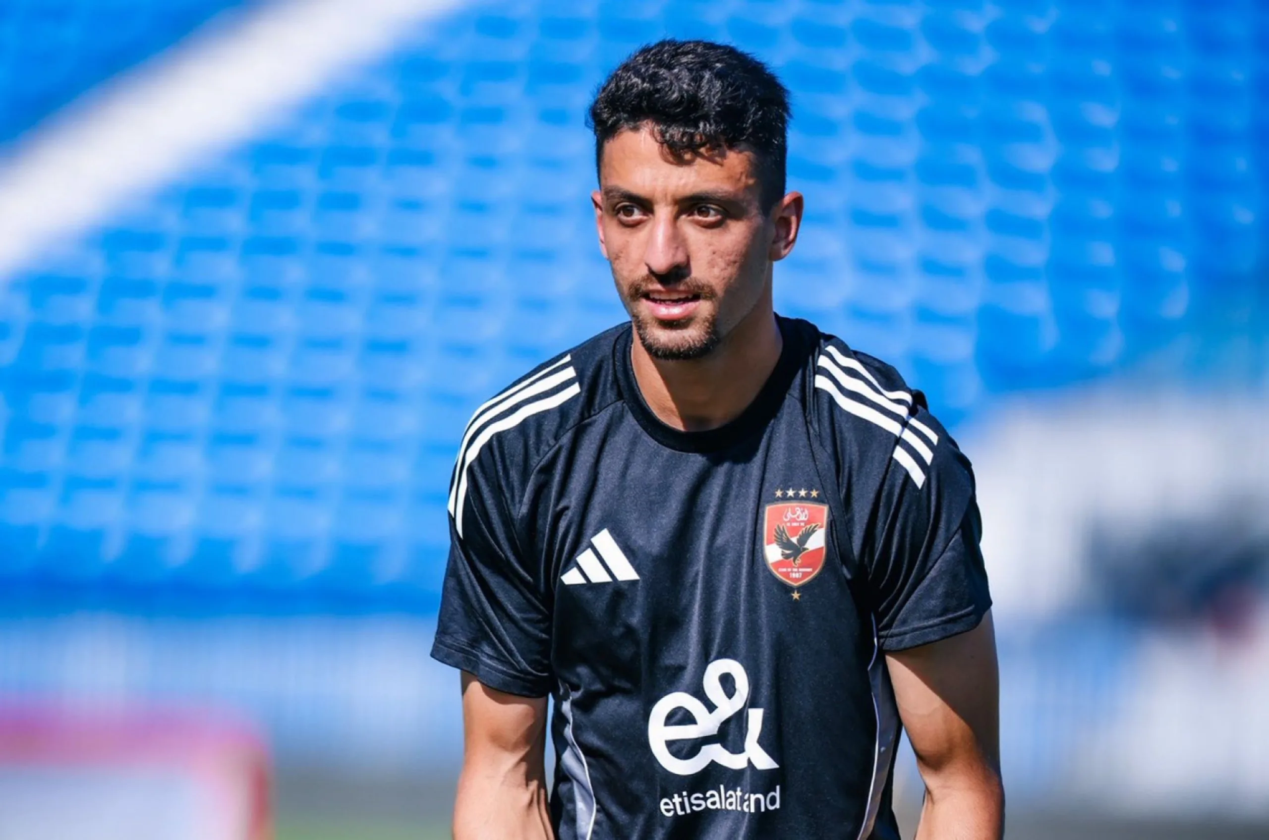 طاهر: فرص الأهلي أقوى من إنتر ميامي.. وعائلتي أخفت مرض والدي