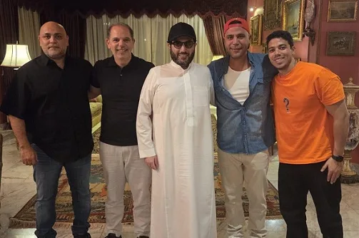 تركي آل الشيخ يشارك تفاصيل زيارته لعادل إمام: كما هو معتاد، لم تخلُ الجلسة من مزاح الضربات المميزة. تركي آل الشيخ يشارك تفاصيل زيارته لعادل إمام: كما هو معتاد، لم تخلُ الجلسة من مزاح الضربات المميزة.