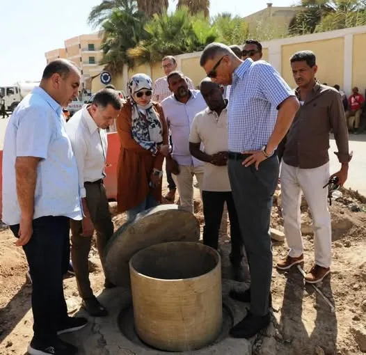 محافظ أسوان يستعرض مشاريع الصرف الصحي في منطقة الكرور محافظ أسوان يستعرض مشاريع الصرف الصحي في منطقة الكرور