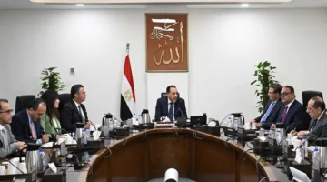 رئيس الوزراء يجتمع لمناقشة فرص وتحديات قطاع السكر