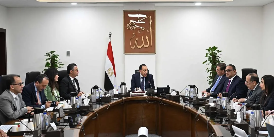 رئيس الوزراء يجتمع لمناقشة فرص وتحديات قطاع السكر رئيس الوزراء يجتمع لمناقشة فرص وتحديات قطاع السكر